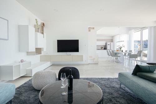 Plava Voda Luxury Villa B