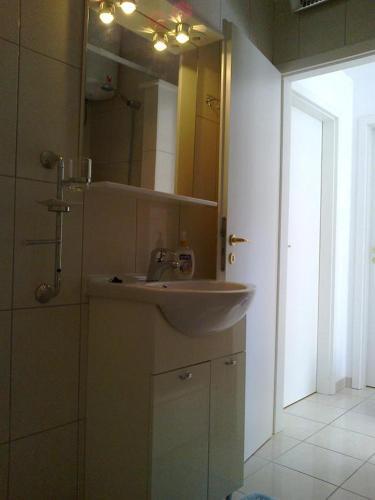 Apartments By The Sea Vinisce, Trogir - 17210