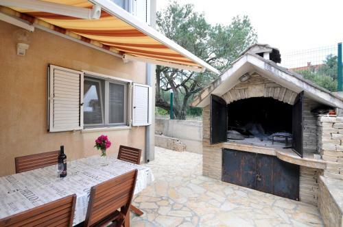 Holiday House Mili