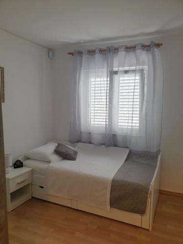 Holiday House Mili