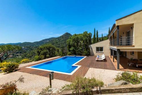 Mediterranean Villa With Pool Near Barcelona