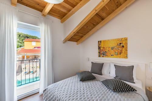 Villa Peaceful Stone Nest With Private Pool