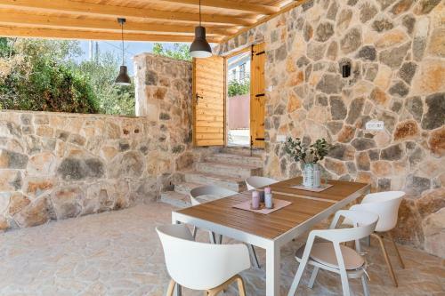 Villa Peaceful Stone Nest With Private Pool