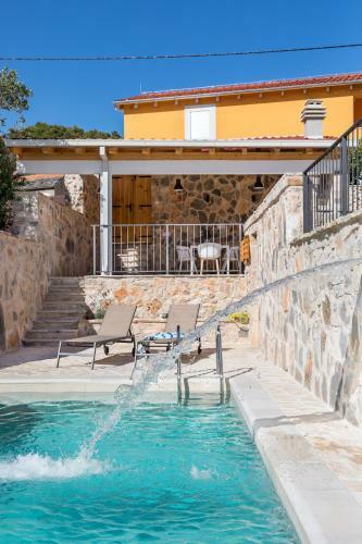 Villa Peaceful Stone Nest With Private Pool