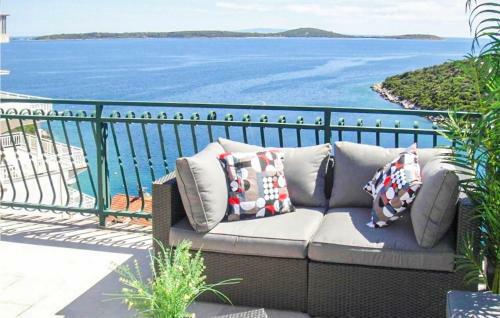 Nice Apartment In Vinisce With 2 Bedrooms