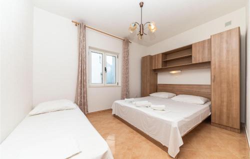 Stunning Apartment In Vinisce With 2 Bedrooms