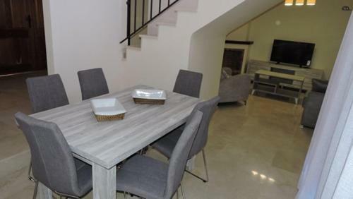 Hl025 Luxury 3 Bedroom Villa With Community Pool