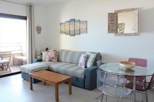 Fantastic 2 Bd Sea Views Apartment