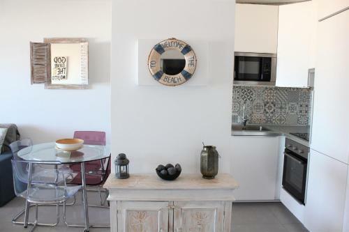 Fantastic 2 Bd Sea Views Apartment