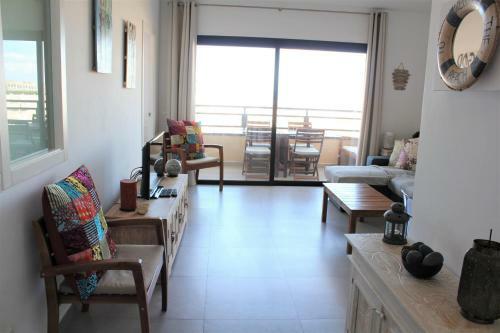 Fantastic 2 Bd Sea Views Apartment