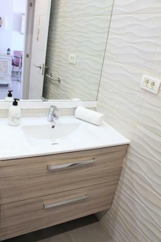 Fantastic 2 Bd Sea Views Apartment