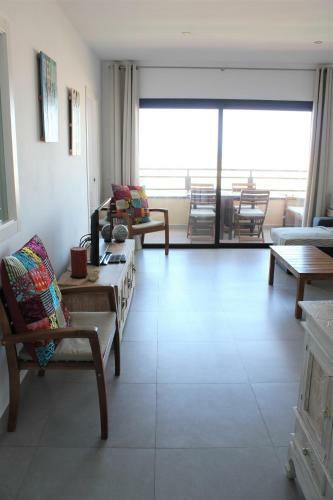 Fantastic 2 Bd Sea Views Apartment