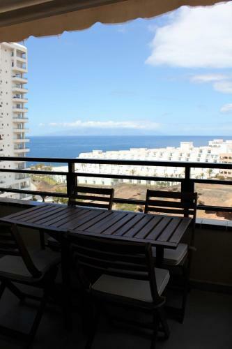 Fantastic 2 Bd Sea Views Apartment