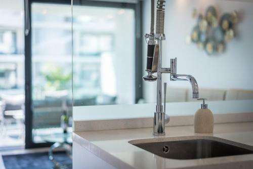 Apartamento The Waves, Luxurious 5*, Wifi, Olympic Pool