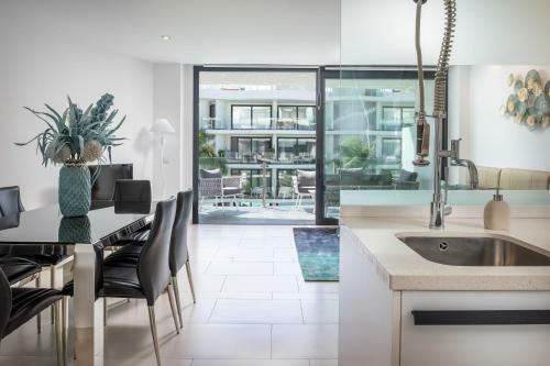 Apartamento The Waves, Luxurious 5*, Wifi, Olympic Pool