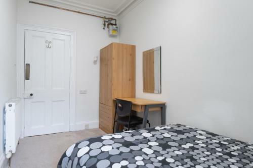 Hutch 2 Bed Apart