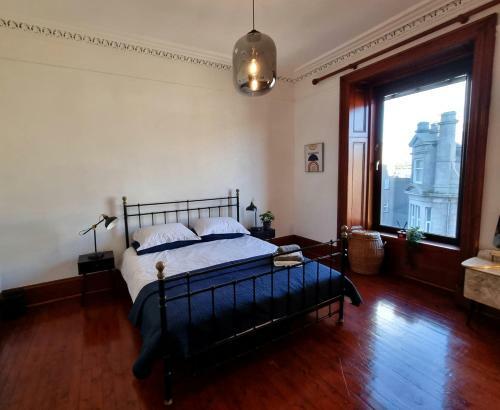 Luxury 2 Bedroom City Centre Apartment With Panoramic Views And High Ceilings
