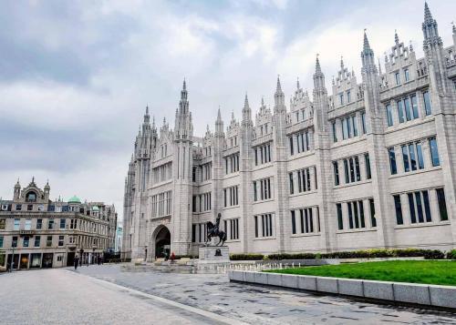 Spacious 1-bed City Centre Apartment In Aberdeen