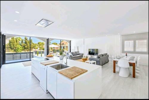 Villa De Dise�o Con Piscina Privada