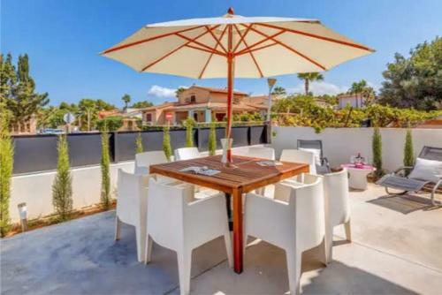 Villa De Dise�o Con Piscina Privada