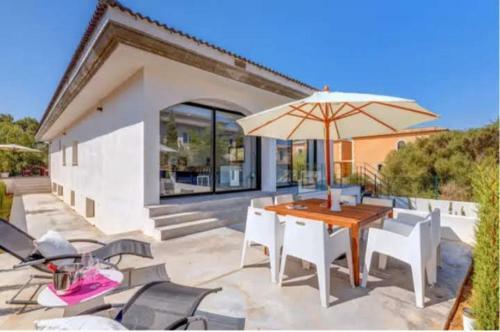 Villa De Dise�o Con Piscina Privada