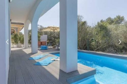 Villa De Dise�o Con Piscina Privada