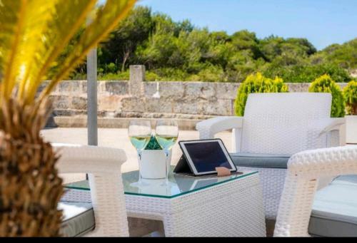 Villa Con Piscina Junto Al Mar