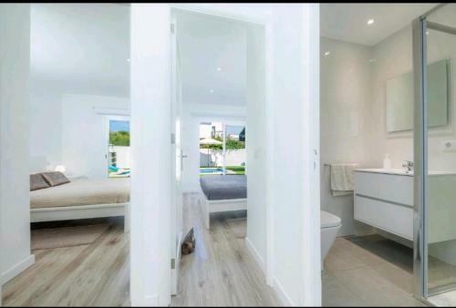 Villa Con Piscina Junto Al Mar