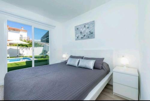 Villa Con Piscina Junto Al Mar