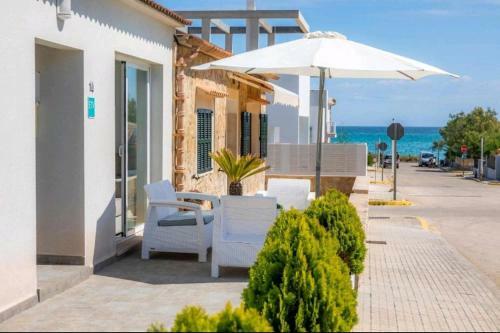 Villa Con Piscina Junto Al Mar