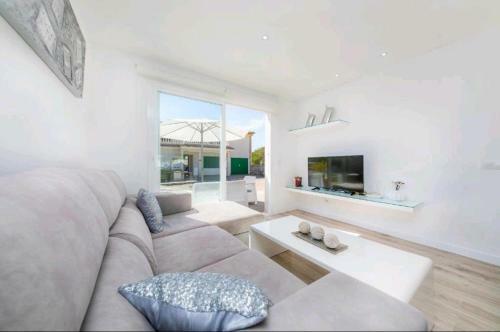 Villa Con Piscina Junto Al Mar