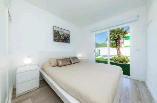 Villa Con Piscina Junto Al Mar
