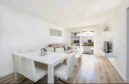 Villa Con Piscina Junto Al Mar