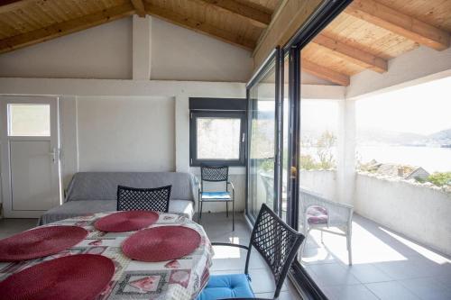 Apartments By The Sea Vis - 17960