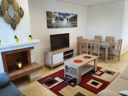 Spacious Ground Floor Apartment With Garden & Communal Pool