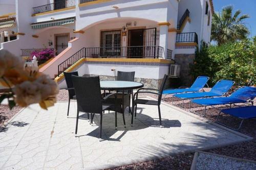 Spacious Ground Floor Apartment With Garden & Communal Pool