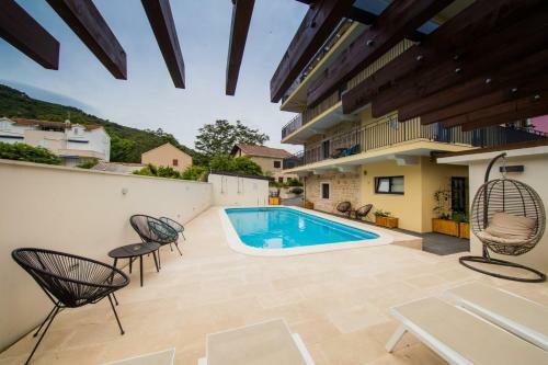 Stone Villa Lemon With Pool In Vis