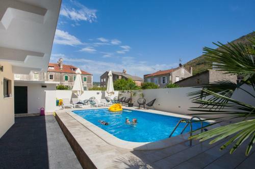 Stone Villa Lemon With Pool In Vis