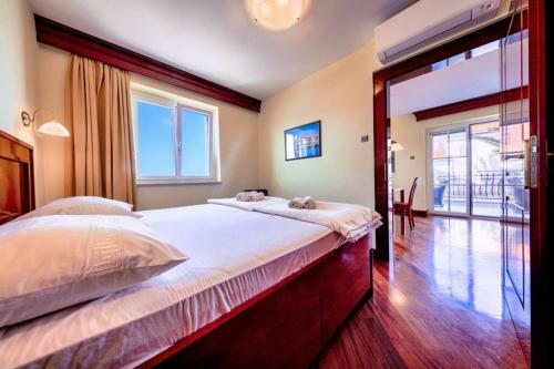 Seafront Apartment Duo