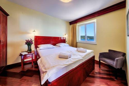 Seafront Apartment Duo