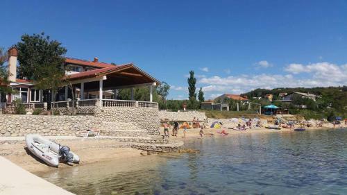 Mika Apartmani