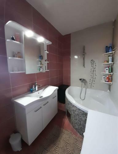 Mika Apartmani