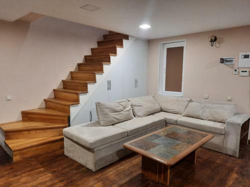 House Bn