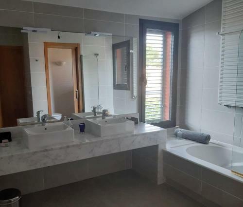 Casa Con Piscina Privada, Golf Bonmont