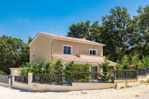 Villa-boscari-relaxing-villa-surrounded-by-woods