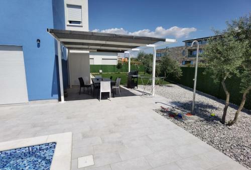 Villa Dolly Blue