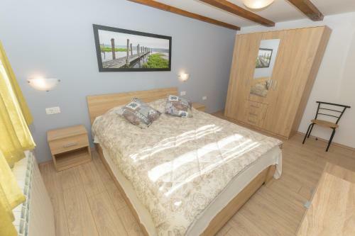 Spacious Holiday Home Guran