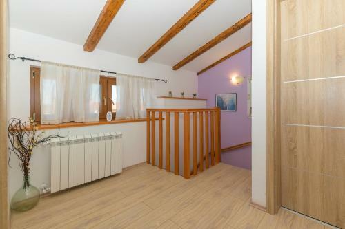 Spacious Holiday Home Guran