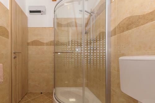 Spacious Holiday Home Guran