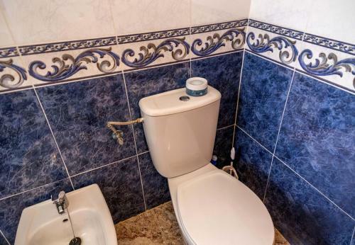 Fabulous 3 Bed House With 4 Communal Pools